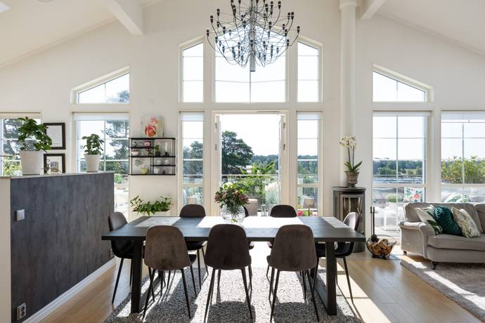 10 rum villa på Bergstigen 8A Täby Kyrkby, Täby kommun - bild 4