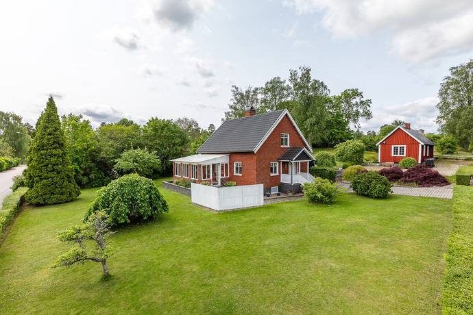 6 rum villa på Postgårdsvägen 1 Ingelstad, Växjö kommun - bild 1