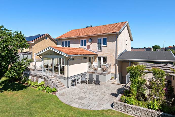 6 rum villa på Trädgårdsgatan 8 Hässleholm - Stattena, Hässleholms kommun - bild 1