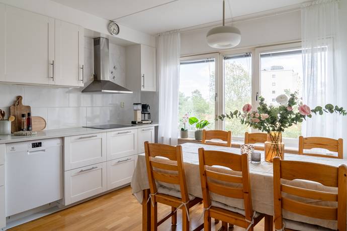 4 rum lägenhet på Ekholmsvägen 250C Skärholmen, Stockholms kommun - bild 2