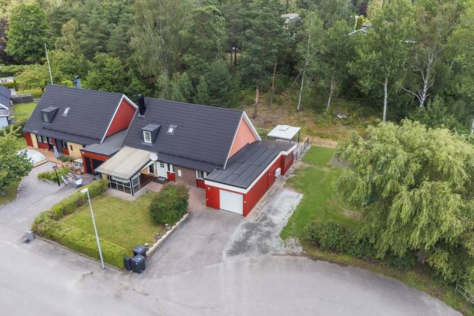 5 rum villa på Slagavägen 25 Bålsta - Åkerby, Håbo kommun - bild 1