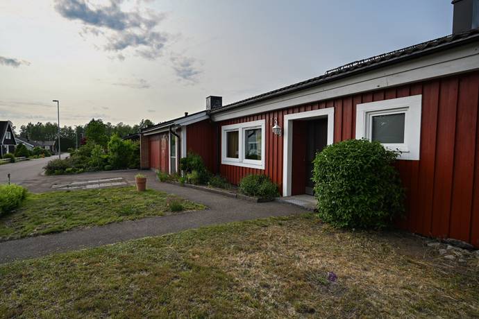 5 rum villa på Skördevägen 13 Hanemåla, Nybro kommun - bild 1