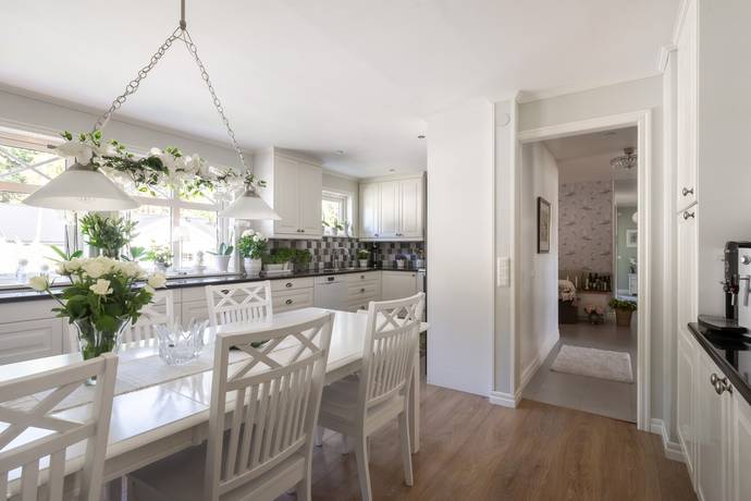 10 rum Villa på Rödklintsgatan 11 Nya Hjärsta Örebro kommun - bild 8