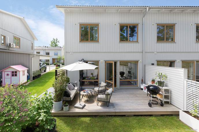 5 rum parhus på Fredsborgsvägen 28 Fredsborg, Österåkers kommun - bild 1