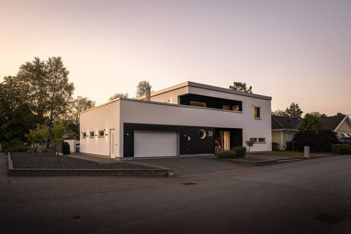 5 rum villa på Spindelvägen 38 Övre Adolfsberg, Örebro kommun - bild 1