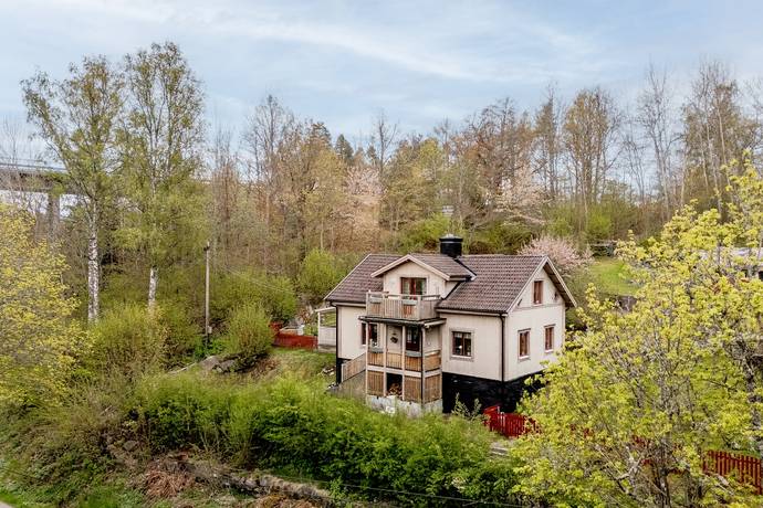 4 rum villa på Rälsgatan 1 Verkebäck, Västerviks kommun - bild 1