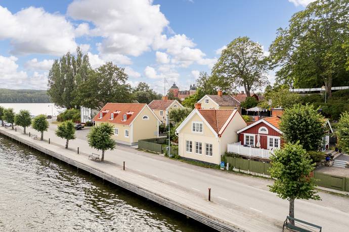 6 rum villa på Strandvägen 3 Mariefred, Strängnäs kommun - bild 1