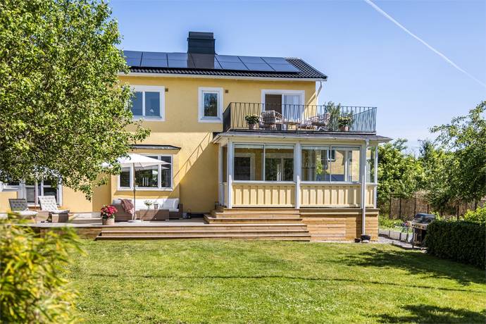 10 rum Villa på Stierncronas väg 3 Bromma Kyrka Stockholms kommun - bild 1