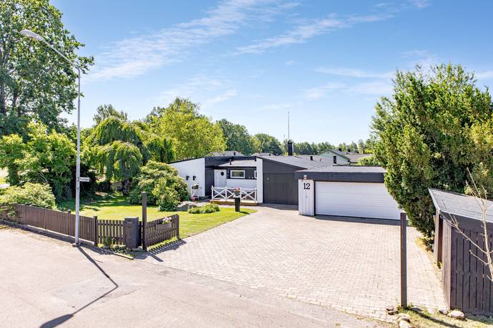 7 rum villa på Mossvägen 12 Snöstorp, Halmstads kommun - bild 1