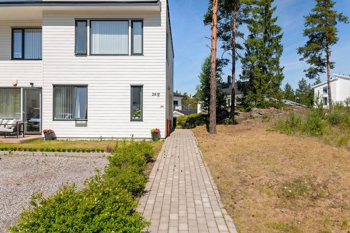 6 rum radhus på Tant Gredelins väg 28A Tumba - Uttran, Botkyrka kommun - bild 1