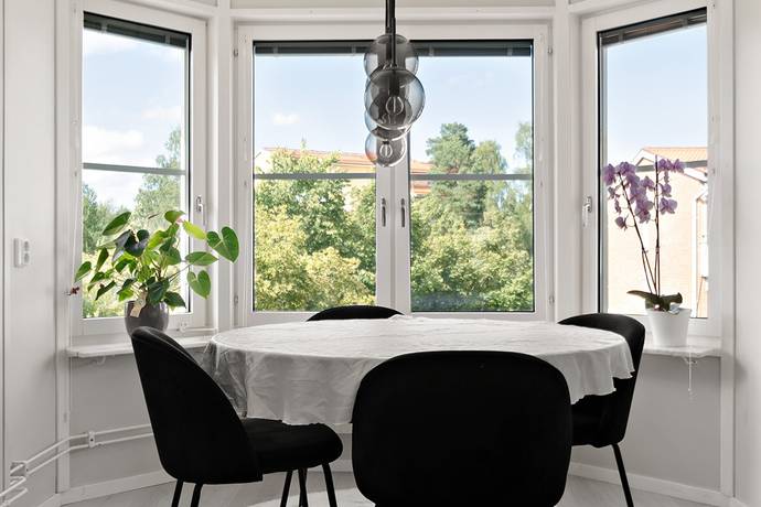 3 rum lägenhet på Vatt-Annas Väg 17  Lina Hage, Södertälje kommun - bild 3