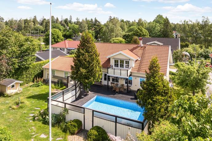 8 rum villa på Emil Eklöfs väg 11 Alsike, Knivsta kommun - bild 1