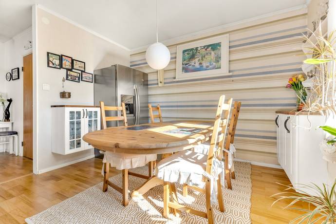 6 rum Villa på Älvkvarnsvägen 11 Bålsta Håbo kommun - bild 12