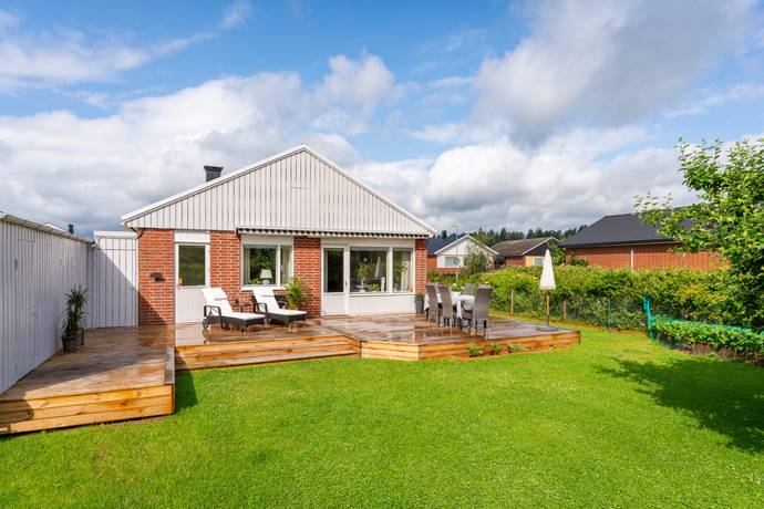 4 rum villa på Sadelmakarvägen 18 Brottsta, Eskilstuna kommun - bild 1