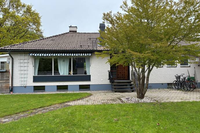 8 rum villa på Hällkistgatan 19 Guldkullen/Bjurhovda, Västerås kommun - bild 1