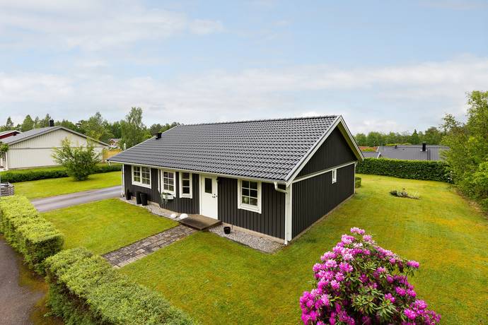 5 rum Lägenhet på Stenbockens gränd 5 Hovmantorp Lessebo kommun - bild 1
