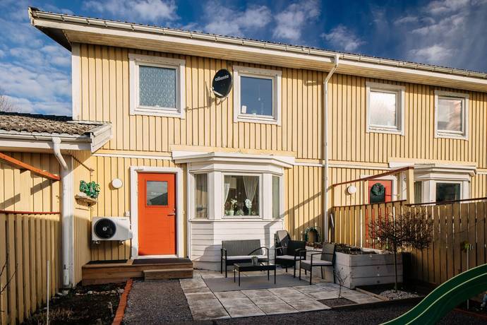 4 rum radhus på Vårlöksvägen 10 Lyrestad, Mariestads kommun - bild 1