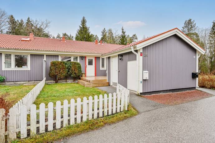 2 rum Radhus på Otto bondes väg 24 Margretelund Österåkers kommun - bild 1