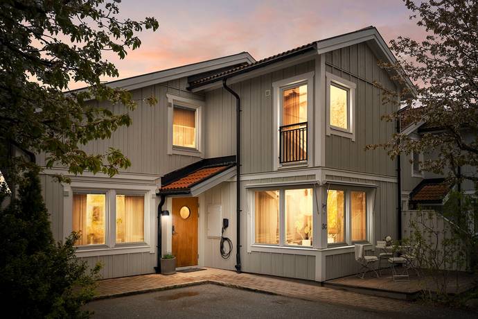 6 rum Villa på Mäster Henriks allé 3C Viby Sollentuna kommun - bild 1