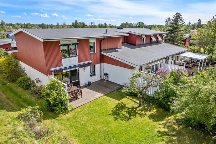 5 rum radhus på Gitarrvägen 21 Viksjö, Järfälla kommun - bild 1