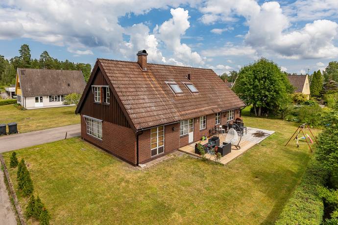 7 rum villa på Lärkvägen 14 Hovmantorp, Lessebo kommun - bild 1