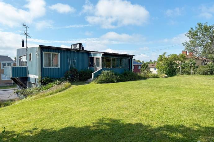 villa på Carl Wahrens väg 15 Hallstavik, Norrtälje kommun - bild 1