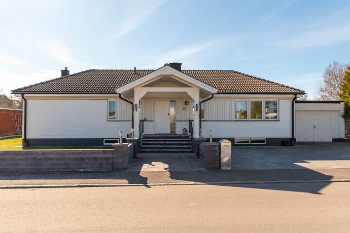 6 rum villa på Bysågsgatan 10 Norra Vallby, Västerås kommun - bild 1