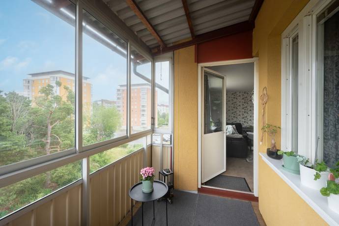 4 rum lägenhet på Solfagravägen 11 Kvarnbergsplan, Huddinge kommun - bild 1