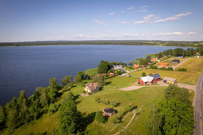 5 rum gård/skog på Varpet 2 Mullsjön, Hjo kommun - bild 1