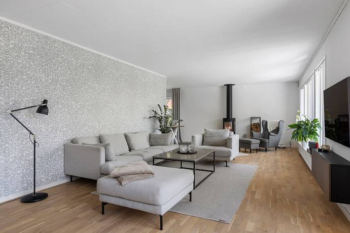 6 rum villa på Hallonstigen 17 Mellringe, Örebro kommun - bild 3