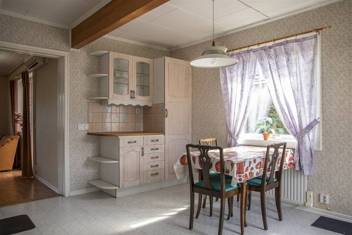 6 rum Vinterbonat fritidshus på Holmbergsbacken 23 Yxlan Köpmanholm Norrtälje kommun - bild 8