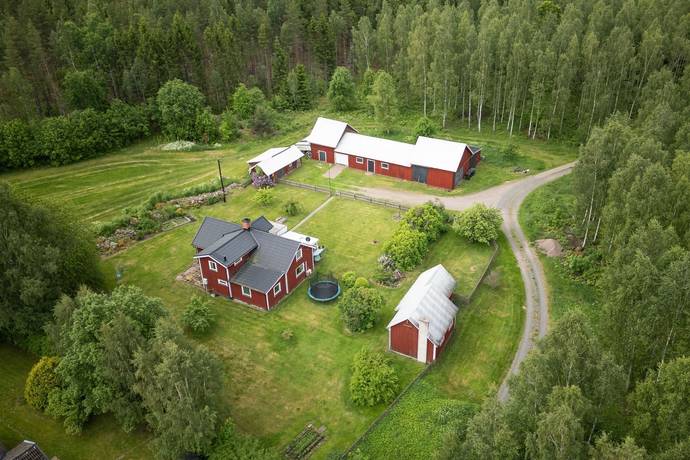 5 rum Gård med jordbruk på Lidhult 410 Vimmerby kommun - bild 2