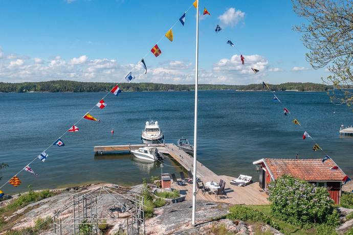 8 rum vinterbonat fritidshus på Fritz Österbergs väg 1 Betsö Gård, Österåkers kommun - bild 1
