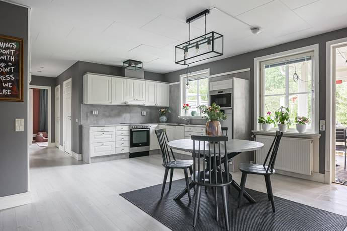 5 rum villa på Hillenvägen 14 Hagaberg, Västerås kommun - bild 4
