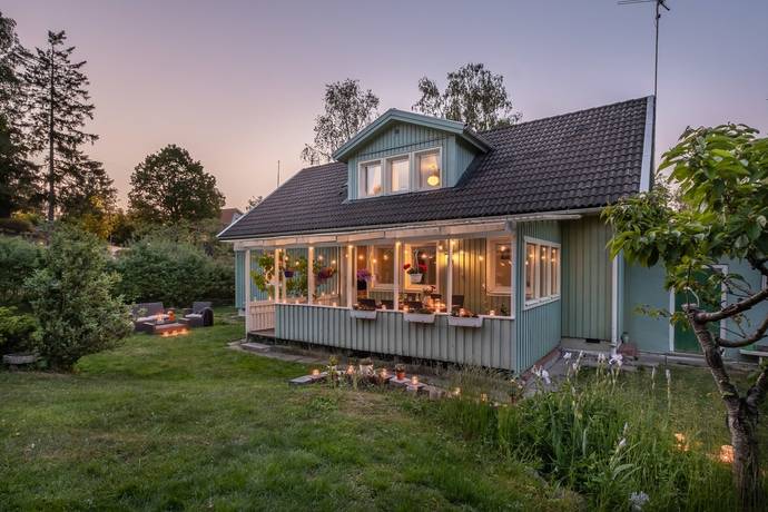 6 rum villa på Svensborgsvägen 18 Stuvsta, Huddinge kommun - bild 1