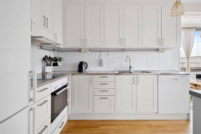 3 rum lägenhet på Råcksta Gårdsväg 23 (Våning 11) Vällingby Parkstad / Råcksta, Stockholms kommun - bild 3