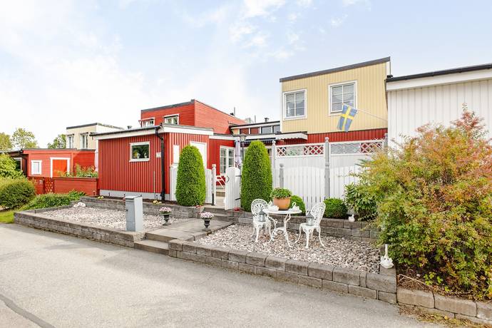 5 rum radhus på Vulcanusvägen 32D Bergvreten, Enköpings kommun - bild 2