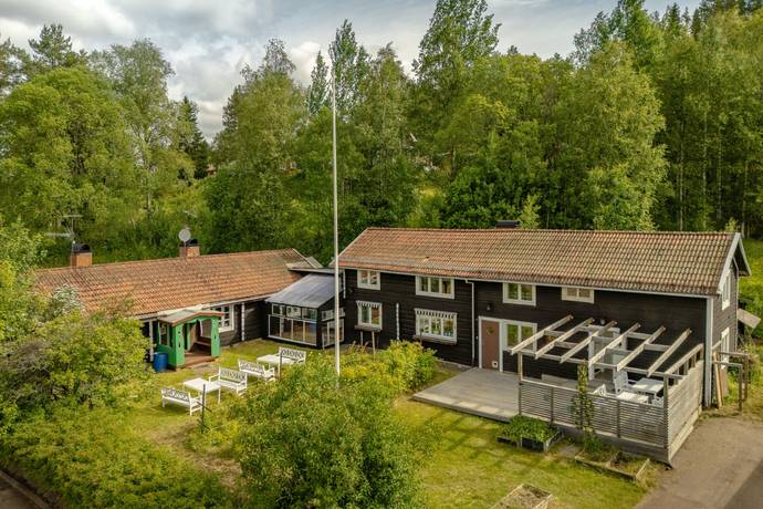 17 rum villa på Torgås 164, "Bondasgården" Lima-Torgås, Malung-Sälens kommun - bild 1