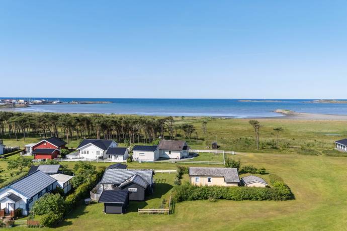 2 rum vinterbonat fritidshus på Strandbackavägen 104 Träslövsläge, Varbergs kommun - bild 1