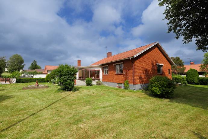 4 rum villa på Almsvägen 1 Stora Mellösa, Örebro kommun - bild 1