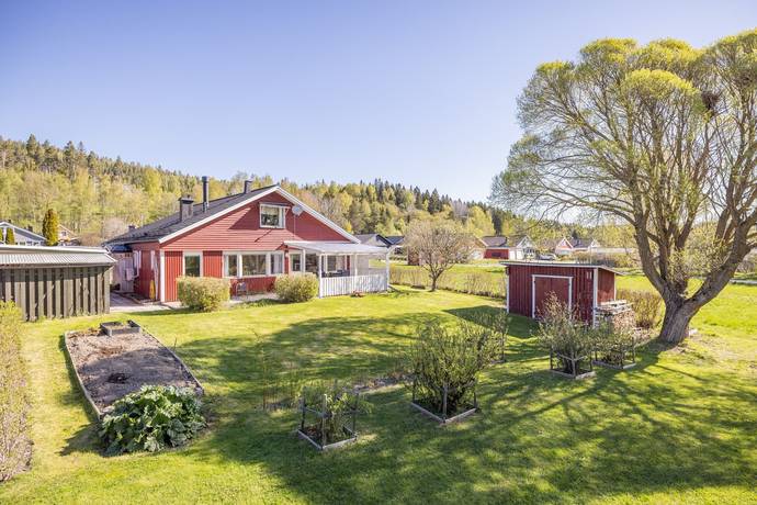 5 rum villa på Fullblodsvägen 16 Lillhällom, Sundsvalls kommun - bild 1