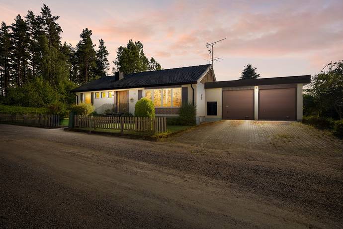 5 rum villa på Ängvägen 18 Åsbro, Askersunds kommun - bild 1