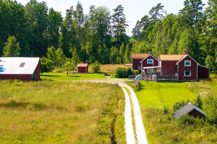 4 rum gård/skog på Tjugesta 251 & 253 Tjugesta, Örebro kommun - bild 1