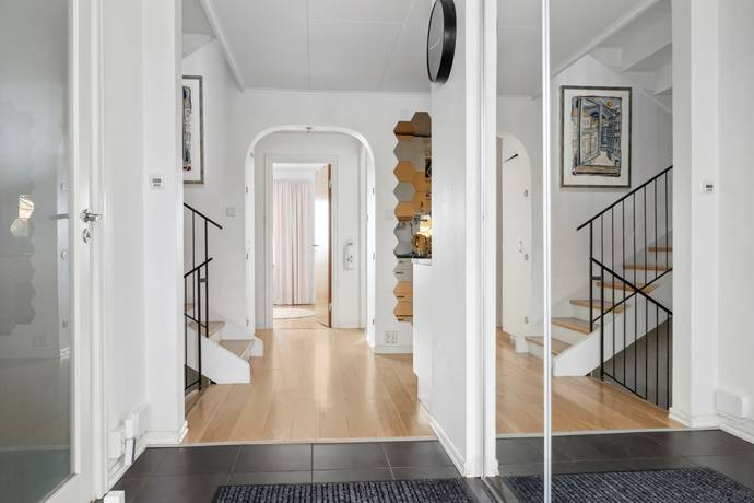 6 rum Radhus på Basgränd 127 Vällingby - Kälvesta Stockholms kommun - bild 15