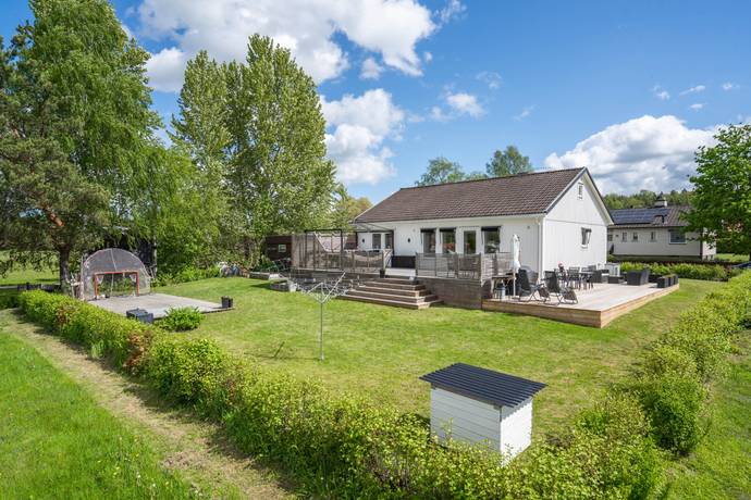 7 rum villa på Spjutvägen 17 Björklinge, Uppsala kommun - bild 1