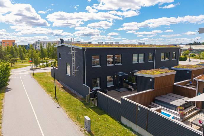 6 rum radhus på Löjtnantsvägen 5 Barkarbystaden, Järfälla kommun - bild 1