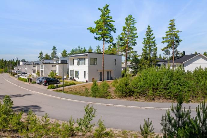 6 rum radhus på Tant Gredelins väg 28A Tumba - Uttran, Botkyrka kommun - bild 2