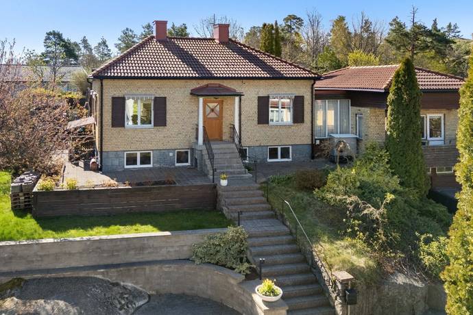 6 rum villa på Badhusgatan 10 Nynäshamn, Nynäshamns kommun - bild 1
