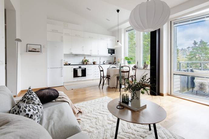 2 rum Lägenhet på Bergavägen 72 Centralt Österåkers kommun - bild 1