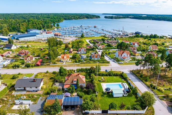 6 rum villa på Bjursundsvägen 45 och Hammarvägen 2 Loftahammar, Västerviks kommun - bild 1